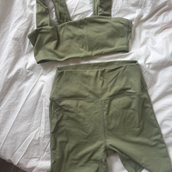 WeWoreWhat Olive Green Activewear Bra and Biker Shorts Set - Picture 3 of 8